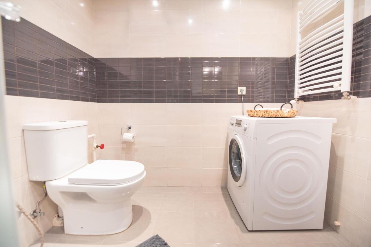 Gg Home - Cozy 2-Bedroom Apartment On Givi Kartozia ティビリシ エクステリア 写真