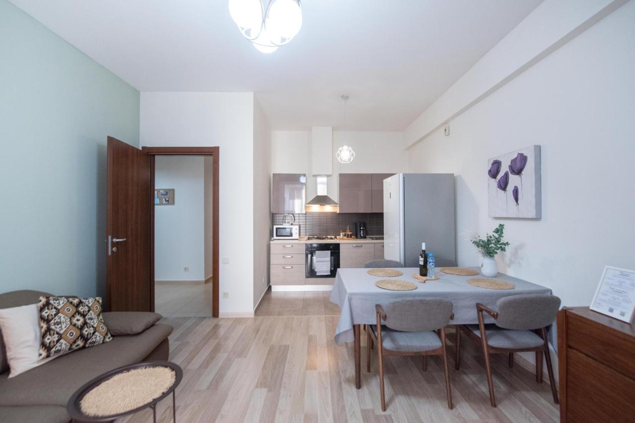 Gg Home - Cozy 2-Bedroom Apartment On Givi Kartozia ティビリシ エクステリア 写真